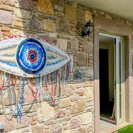 Parla Kuecuekkoey מלון